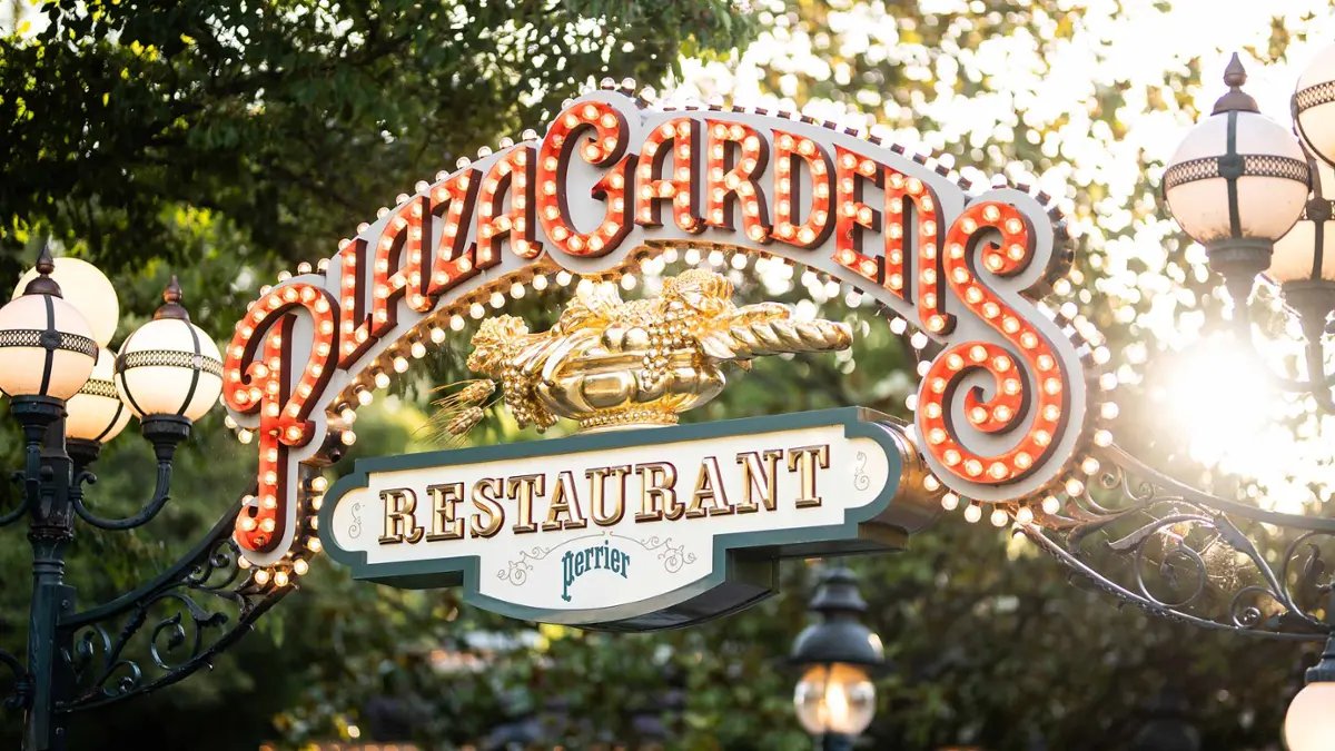 Character Dining at Plaza Gardens Restaurant